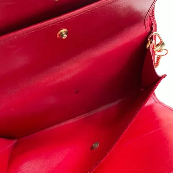 SALE! Louis Vuitton International Epi Wallet on chain ❤️ - Picture 10 of 16